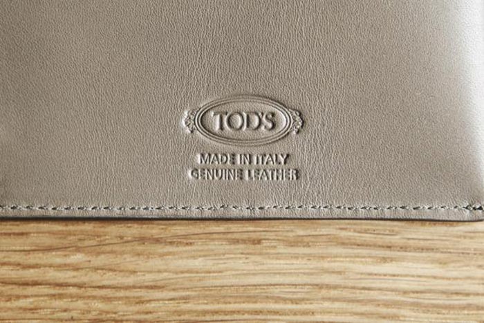 Pochette en cuir pour passeport Tods et Monocle