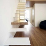 Escalier design avec une marche en bois