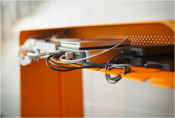 bureau-avec-chemin-de-cable