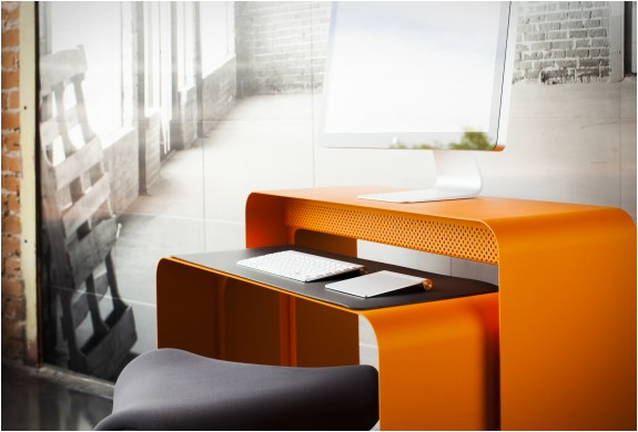 bureau-orange-oneless